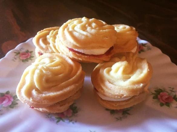 Janine's Melting Moments - Thermie and Friends