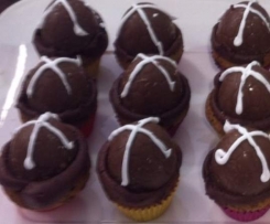 Hot Cross Bun Cupcakes