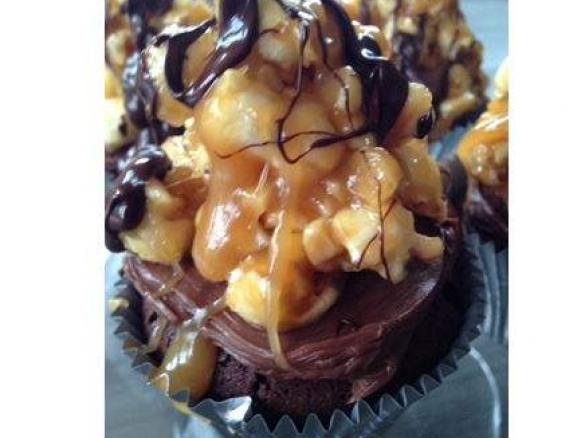 Salted Caramel Popcorn Mud Cakes