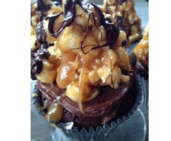 Salted Caramel Popcorn Mud Cakes