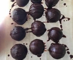 Raw Choc Covered Christmas Pudds