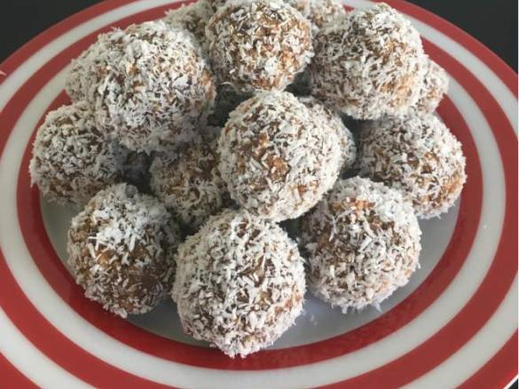 Apple Cinnamon Protein Bliss Balls