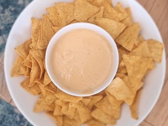 Cheesy Con Quaso Style Dip
