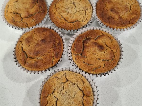 Healthy Banana & Date Muffins