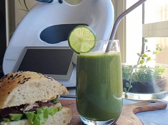 Green smoothie (good for brain health)
