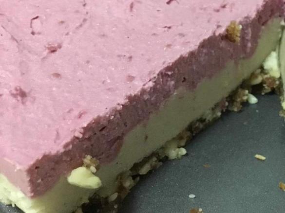 Dreamy Raw Cashew Cheesecake raspberry