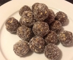 Apricot, Almond and Cashew Bliss balls