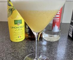 Kylie’s Pine Lime Splice Cocktail