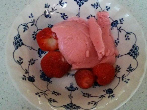 Strawberry Frozen Yoghurt