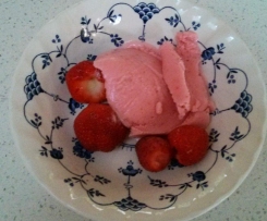 Strawberry Frozen Yoghurt