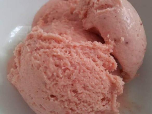 STRAWBERRY ICE CREAM