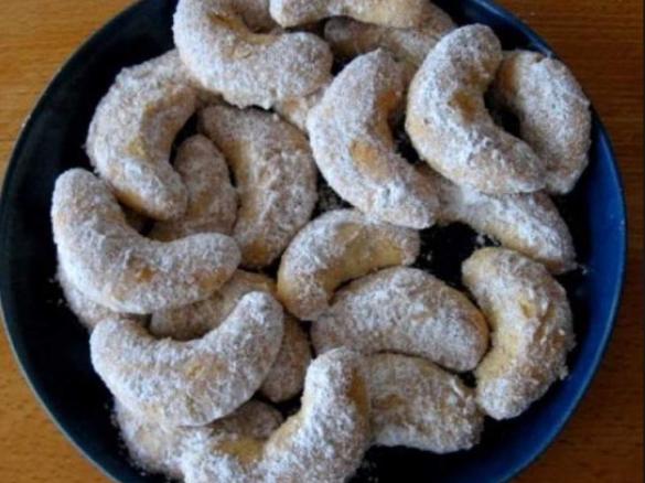 Almond Crescents 