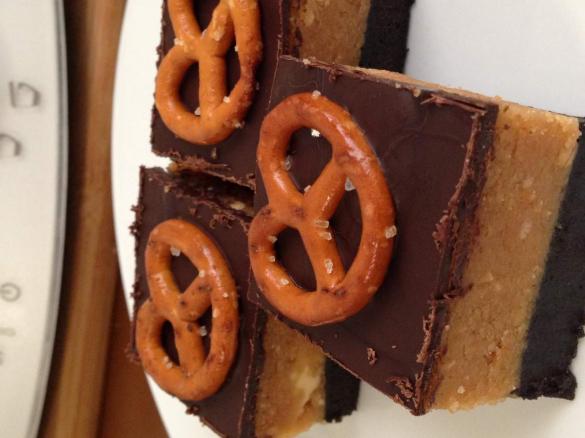 Choc-Pretzel & Peanut Butter Slice