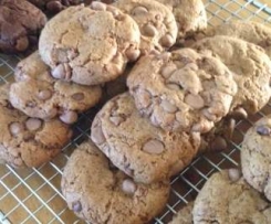 Flourless Almond Butter Chocolate Chip Cookies