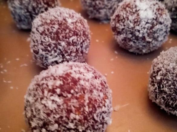 Guilt-free vegan Chocolate Balls