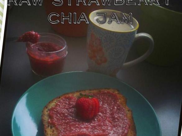 30 sec Raw Strawberry Chia Jam