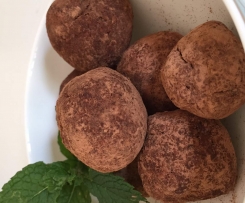Easy Minty Protein Balls