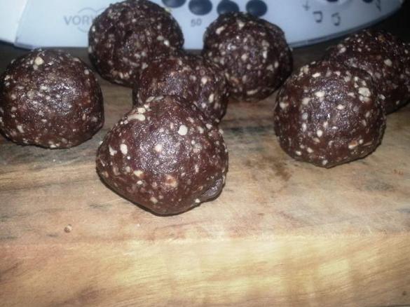 Chocolate Energy Balls