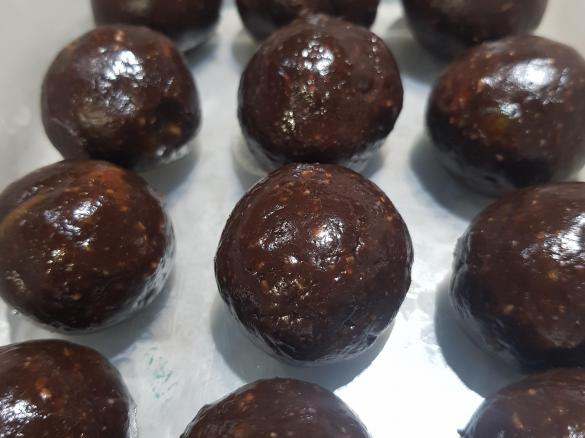 I’ve tried every vegan chocolate energy ball recipe going – this is the best one