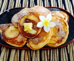 Apple, cinnamon and yogurt pancakes