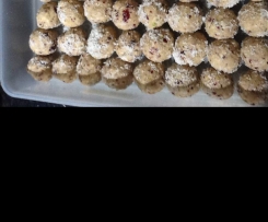 Cranberry and pistachio white chocolate balls