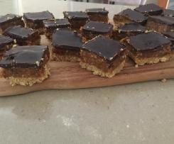 Raw nutty caramel slice!! (HEALTHY)