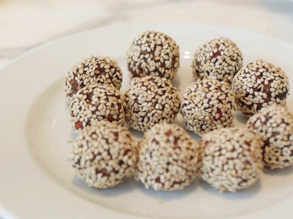 Raw Cacao Prune Balls