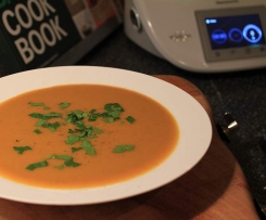 Creamy Carrot and Apricot Soup with green Vanilla Pepper