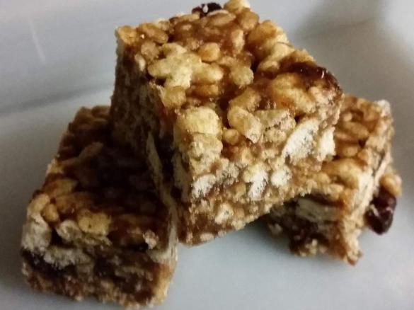 Rice bubble slice - refined sugar free, lunch box friendly!