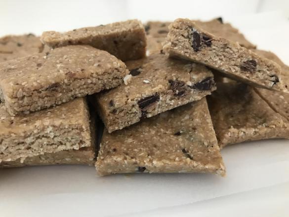 Raw Choc Chip Peanut Butter Bites