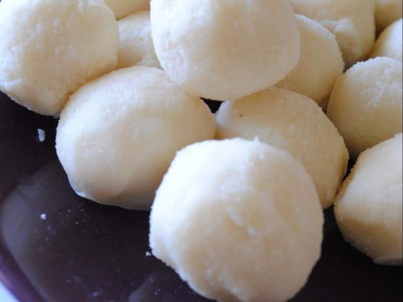 white chocolate balls (sugar free nut free)