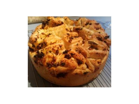 Sundried Tomato, Basil and Goats Cheese Pull Apart