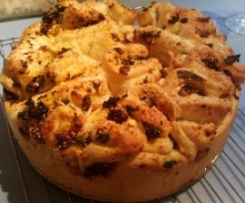 Sundried Tomato, Basil and Goats Cheese Pull Apart