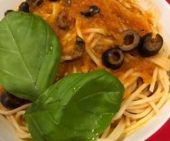 Pasta with spicy tomato sauce