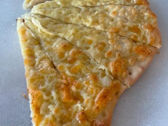Cheese garlic and aioli pizza