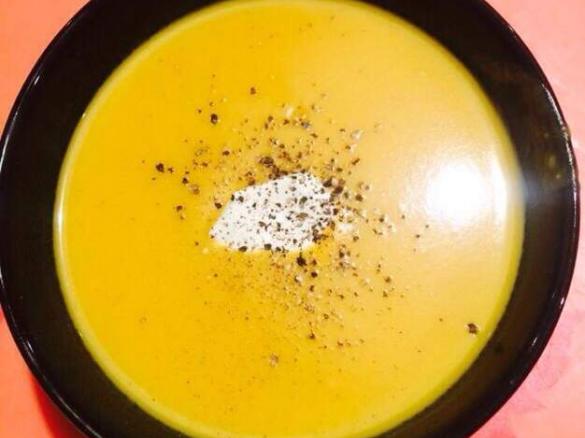 Tasty Curried Pumpkin Soup with Coconut Milk