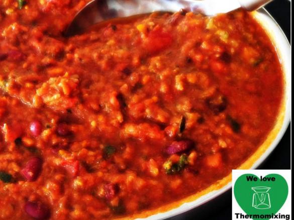 SUZIE'S SLOW COOKED BEEF CHILLI