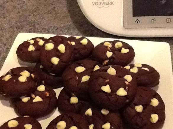 Red Velvet & White Chocolate Chip Cookies
