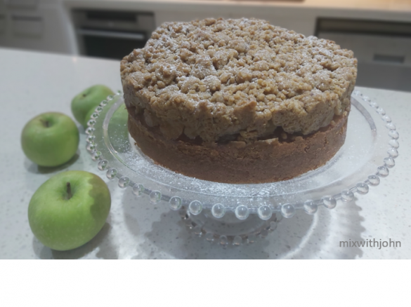 APPLE STREUSEL CAKE