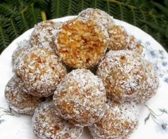Apricot, date, seed and lime bliss balls!