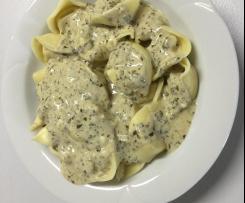 CREAMY GARLIC PASTA SAUCE