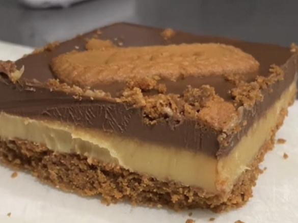 Biscoff Caramel Slice