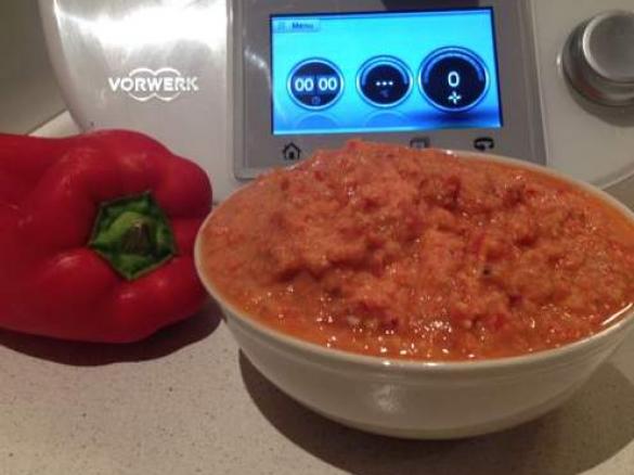 Spicy fresh capsicum and chickpea dip