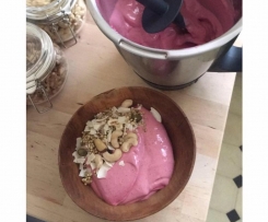 Pitaya & Dragon Fruit Smoothie Bowl