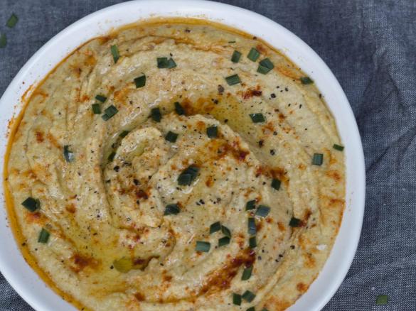 Hummus topped with Balsamic Caramelised Onions 