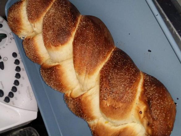 Sugar-Coated Cardamon Braid (Bread)
