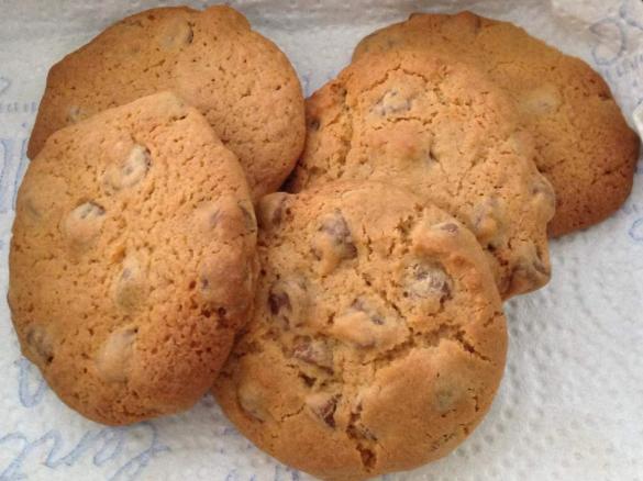 Crunchy Choc Chip Cookies 