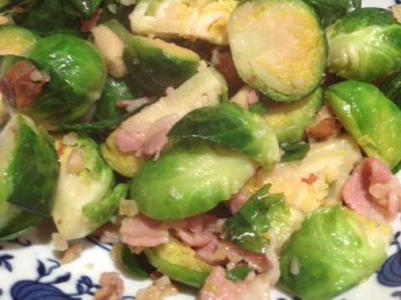Sautéed Brussels sprouts with bacon, ginger and garlic 