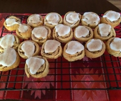 Apple Cinnamon Scrolls