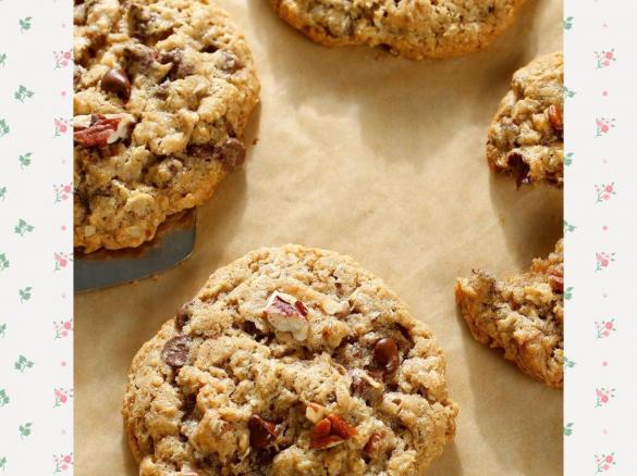 Walnut choc-chip cookies